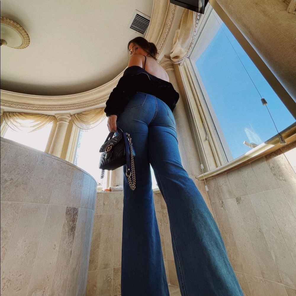 Flare leg jean